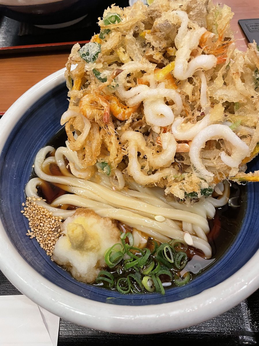 kaidance1981's tweet photo. さぬき舞人初回振り落としでした⭐️まず、金曜早朝の電車網だなにボストンバックを忘れ(回収手配済み)、帰りの便は雪で欠航→陸路で滋賀の実家に。現在滋賀から東京へ。幸いトラベルグッズや最低限の稽古着はリュックだったのでほぼ影響無く指導出来、実家で少しゆっくり出来たり、まあ結果オーライ^_^ https://t.co/fJqU5xZWZG
