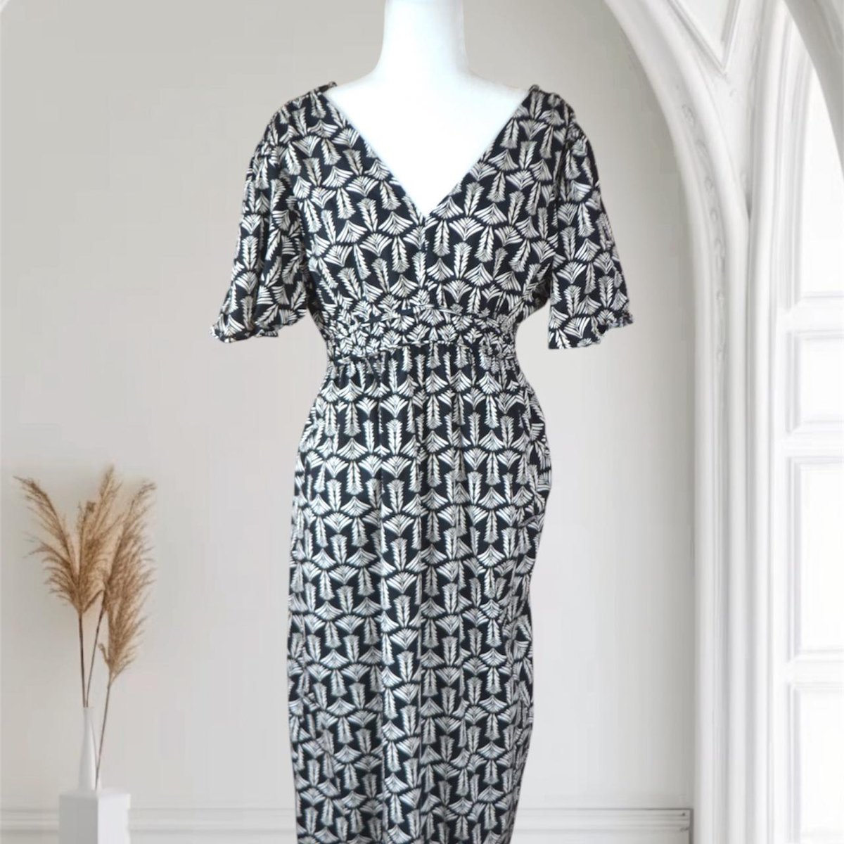 VintageLagoon's tweet photo. We’re taking a short breather 🌊
Vintage Blue Lagoon shops will be back open in 10 days.
Until then, here’s a little peek at some spring preloved & vintage we’re loving 🌸✨
TU Black & Beige Print Maxi Dress – Elegant & Cool Style
#PrelovedFashion #VintageStyle #SpringVintage https://t.co/rwmtBVR3yq