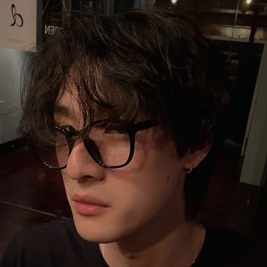swansuay_'s tweet photo. like father                                           like son https://t.co/K7qH3c7Yr8