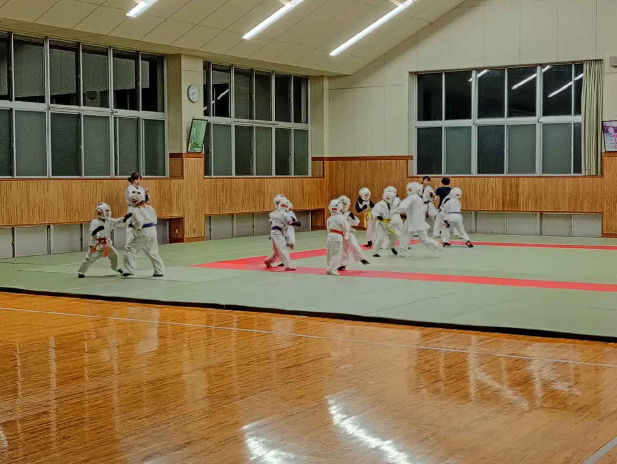 淡路島正道空手立志舘津名道場
柳川千砂先生
みんな強くて優しくて礼儀正しいので
感動した！
押忍🇯🇵
