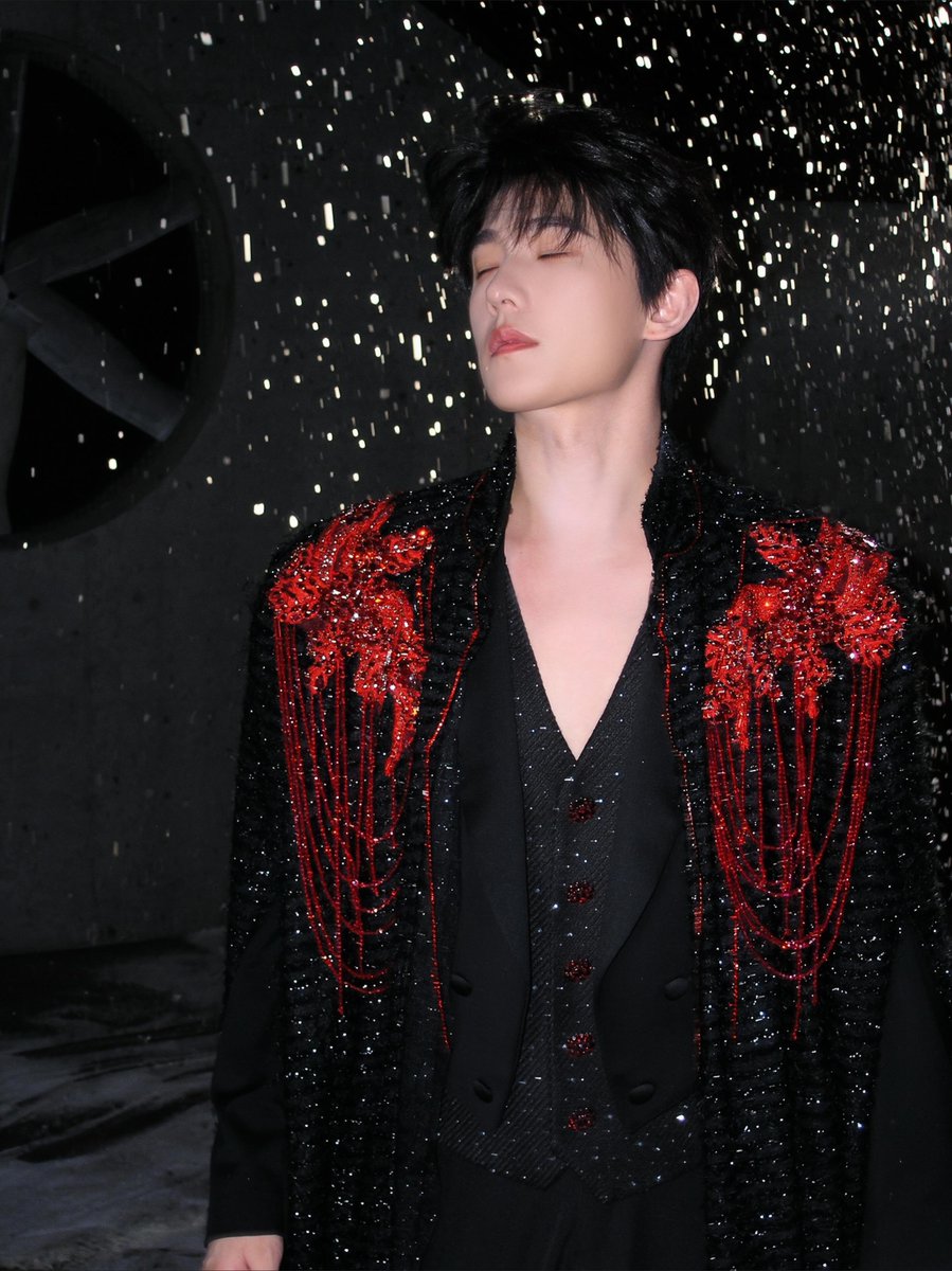 เสื้อสวย .. คอเสื้อน้านนนน~

#หยางหยาง #YangYang杨洋 #YangYang #杨洋