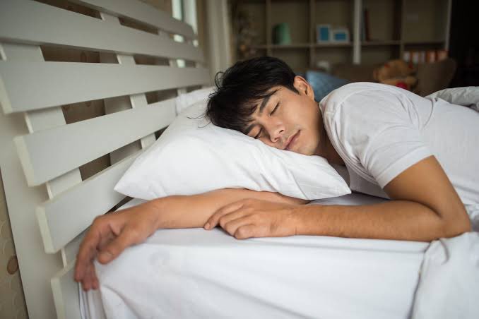 afrkml's tweet photo. Memulai tidur malem dlm keadaan sedikit laper, bisa jd tanda defkalmu di hari itu berhasil.

Dg catatan:
- laper ringan, tidak nyiksa
- laper tidak mengganggu tidur
- laper tdk bikin gemetar, pusing, atau bahkan sakit perut

Selalu inget defkal yg dianjurkan 300–500 kal dari TDEE https://t.co/UOfRdaX3eG