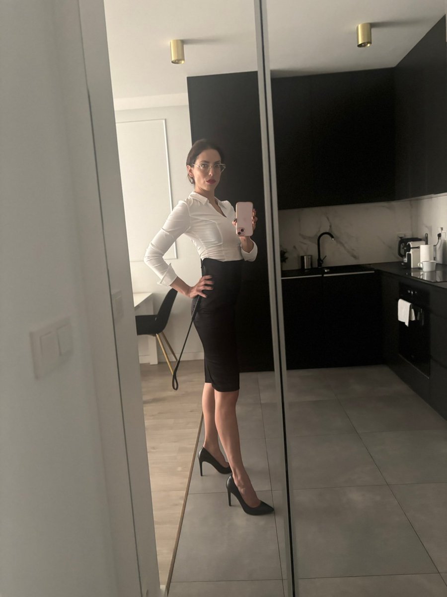 lady_herodia's tweet photo. Look — but remember, I make the rules. 🖤
One glance and you already know who’s in charge.
Elegance is just the packaging… the attitude cuts deeper. 👠🔥
The obedient listen. The rest… learn fast.

#domina #bossenergy #darkfeminine #heels #powerlook #control #queenmode #sharpstyle #femmefatale #xstyle