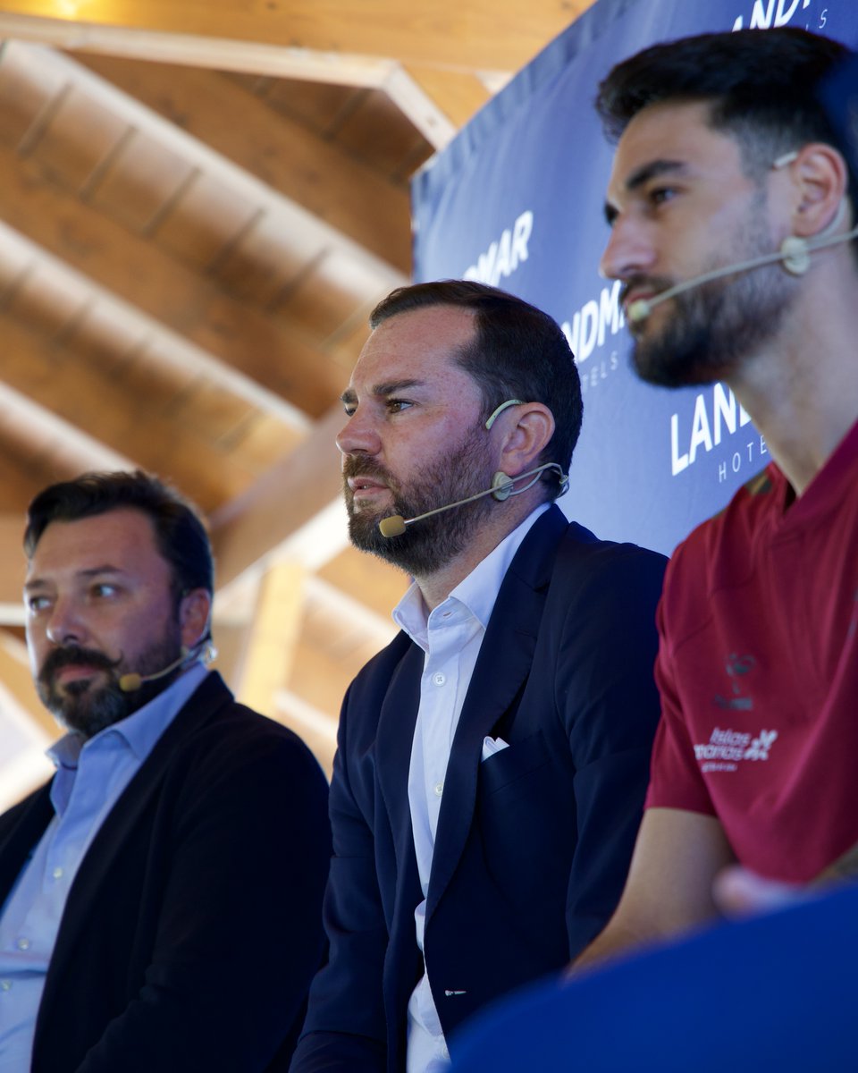 <a href="/LandmarHotels/">Landmar Hotels</a> <a href="/IvanChapela/">Ivan Chapela</a> <a href="/marcmateu_21/">Marc Mateu</a> 🎙️ “Hemos hecho tres incorporaciones, además de la ficha de #Agüero. La ambición de la propiedad y del consejo de administración por seguir mejorando, sin dejar nada al azar, nos ha impulsado a dar este paso”.

#IvánChapelaBlanquiazul #LaBregaNosUne <a href="/LandmarHotels/">Landmar Hotels</a>