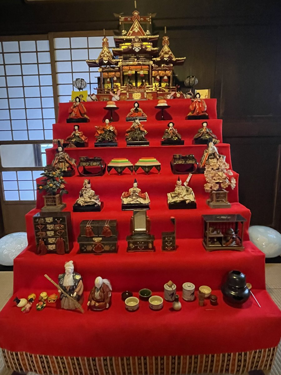 初雪❄️舞う中⛄️素敵な古民家でランチLIVE🎶
ランチプレートとスープお野菜🥬🥕いっぱいヘルシー🥢
雪景色のしだれ梅の花かわいい🥰お雛様きれい🎎