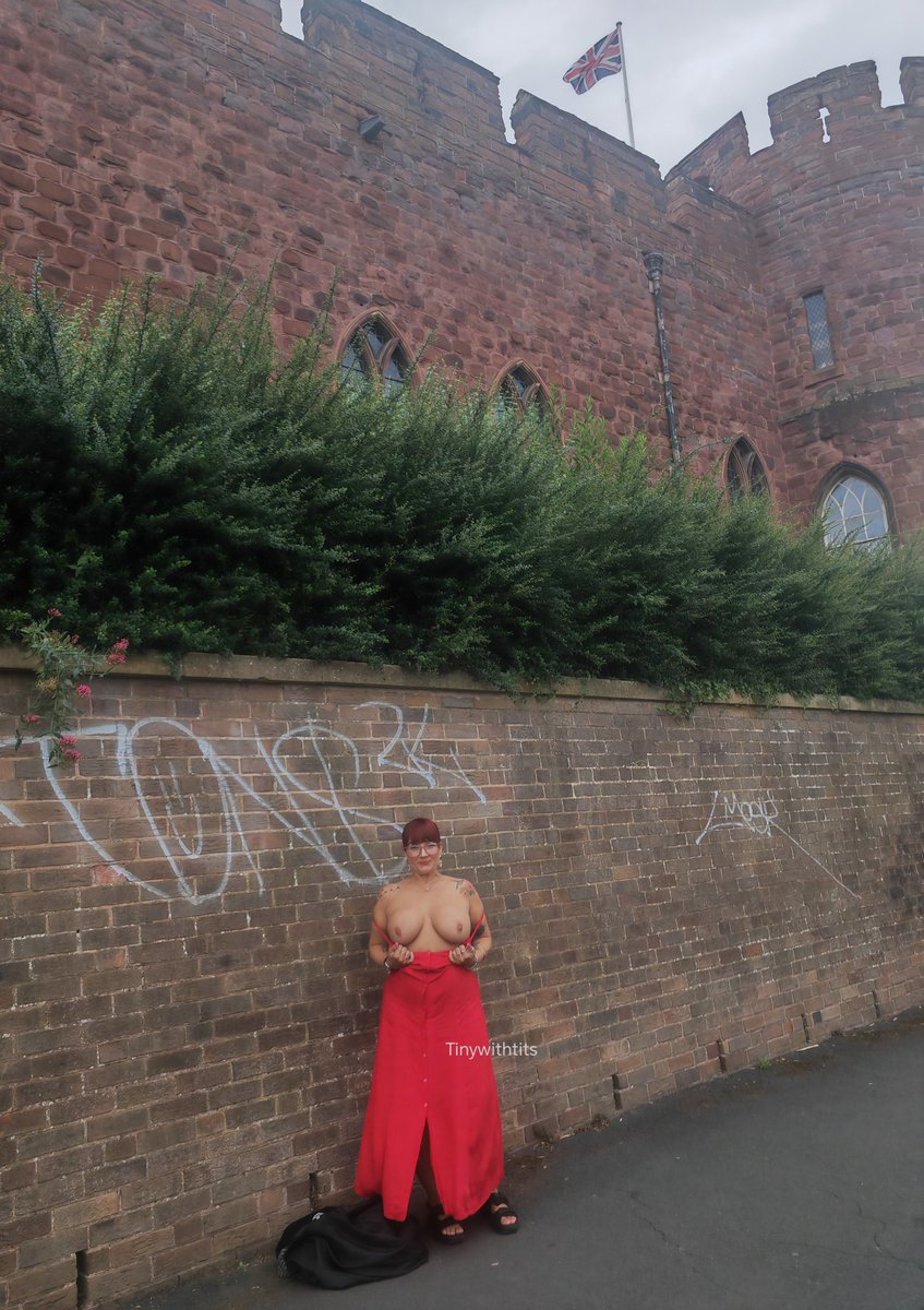 Tinywithtits tweet media