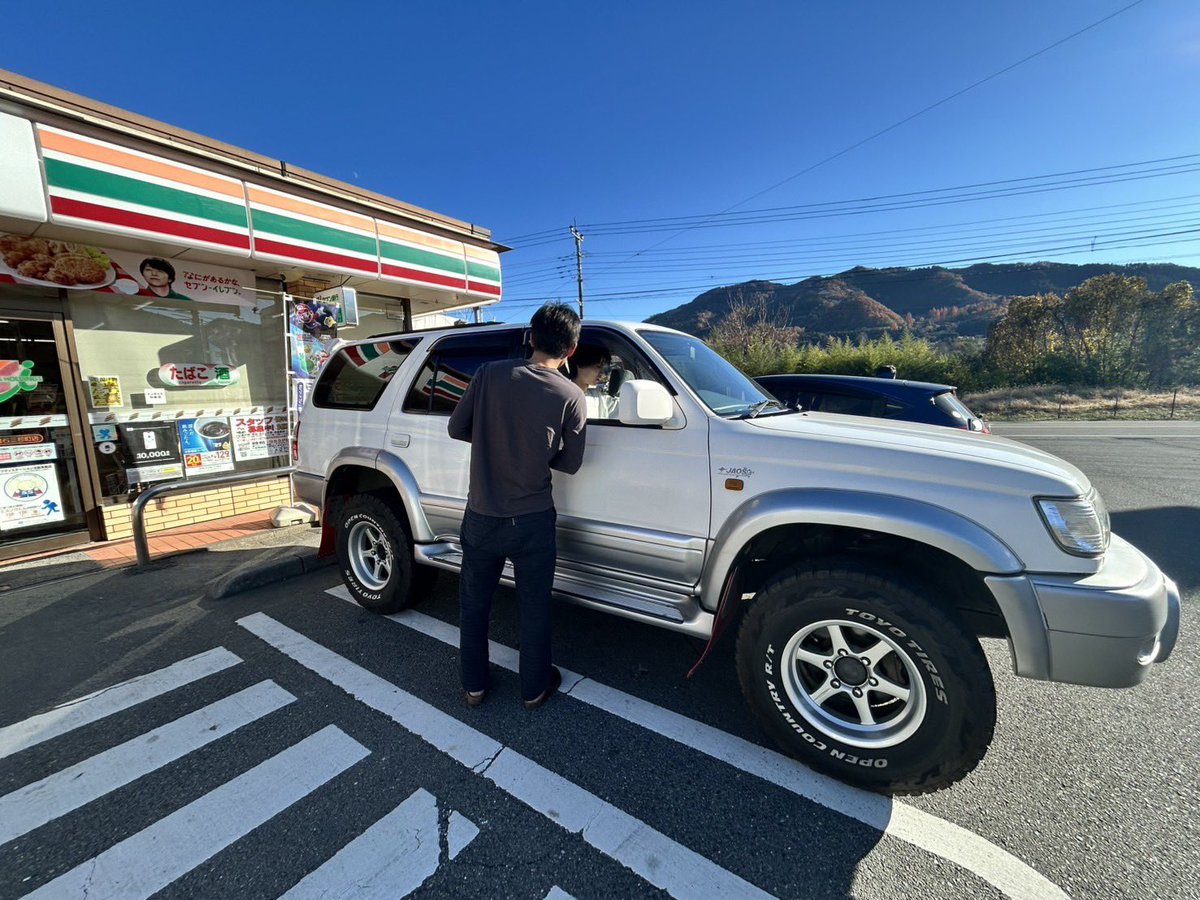 _haru_mk7's tweet photo. ハイラックスサーフ盗まれたので
見かけたらとっ捕まえてください。
千葉県鎌ヶ谷市で盗まれました
#窃盗 https://t.co/6WKxu0qReM