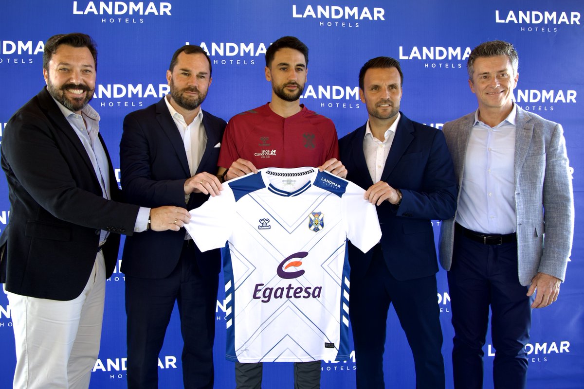 En directo la presentación de <a href="/IvanChapela/">Ivan Chapela</a> en <a href="/LandmarHotels/">Landmar Hotels</a>

▶️ youtube.com/live/18YdpHTpU…

#BienvenidoIvánChapela #IvánChapelaBlanquiazul #LaBregaNosUne