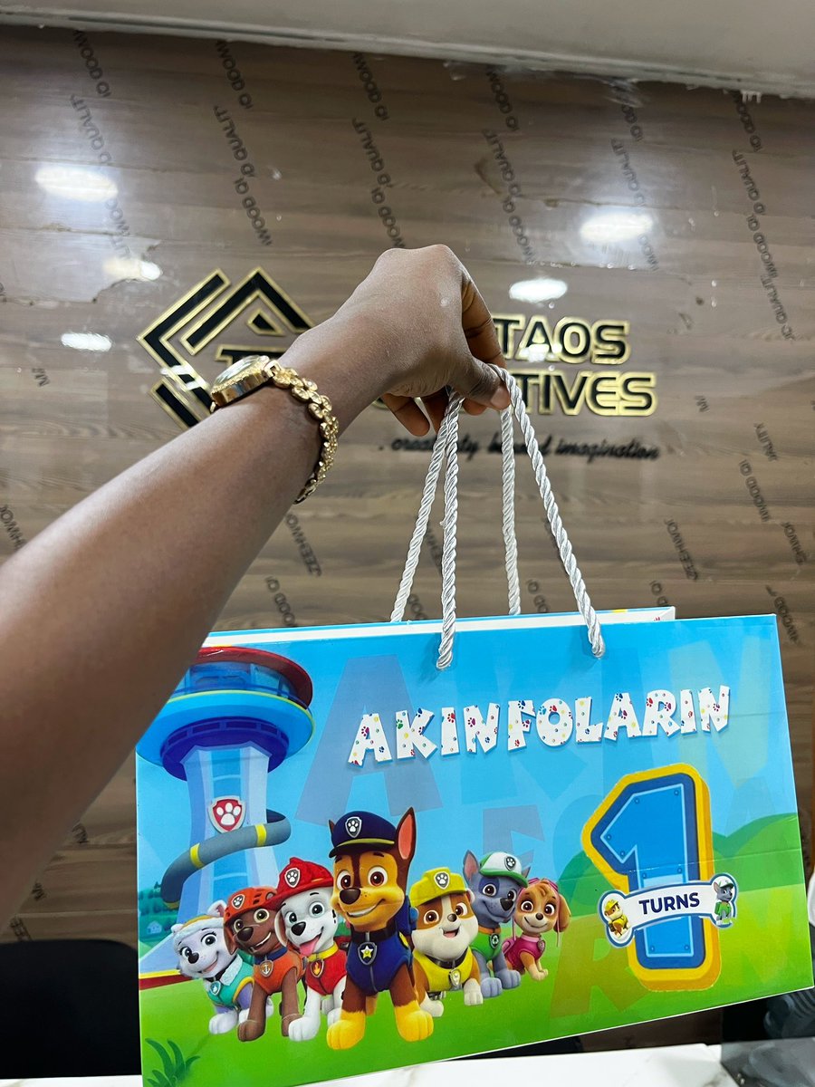 thetaoscreative's tweet image. Thoughtfully designed to complement birthday celebrations while giving brands a polished and professional presentation.
#CarrierBag #BirthdayPackaging #CelebrationDetails #CustomPackaging #BrandPresentation