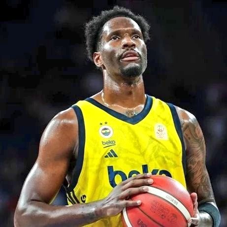 FFTVofficial's tweet photo. 🚨 Yağız Sabuncuoğlu: Fenerbahçe'nin Nigel Hayes’e sunduğu sözleşmeyle Hapoel'in teklifi arasındaki tek ortak nokta, 2.5 yıllık kontrat süresi. Maaşta 6 milyon euro seviyesine çıkan İsrail ekibine karşılık, Fenerbahçe’nin teklifi bunun yarısı düzeyinde. Nigel'ın kararı bekleniyor https://t.co/Kqv3mSEjpK