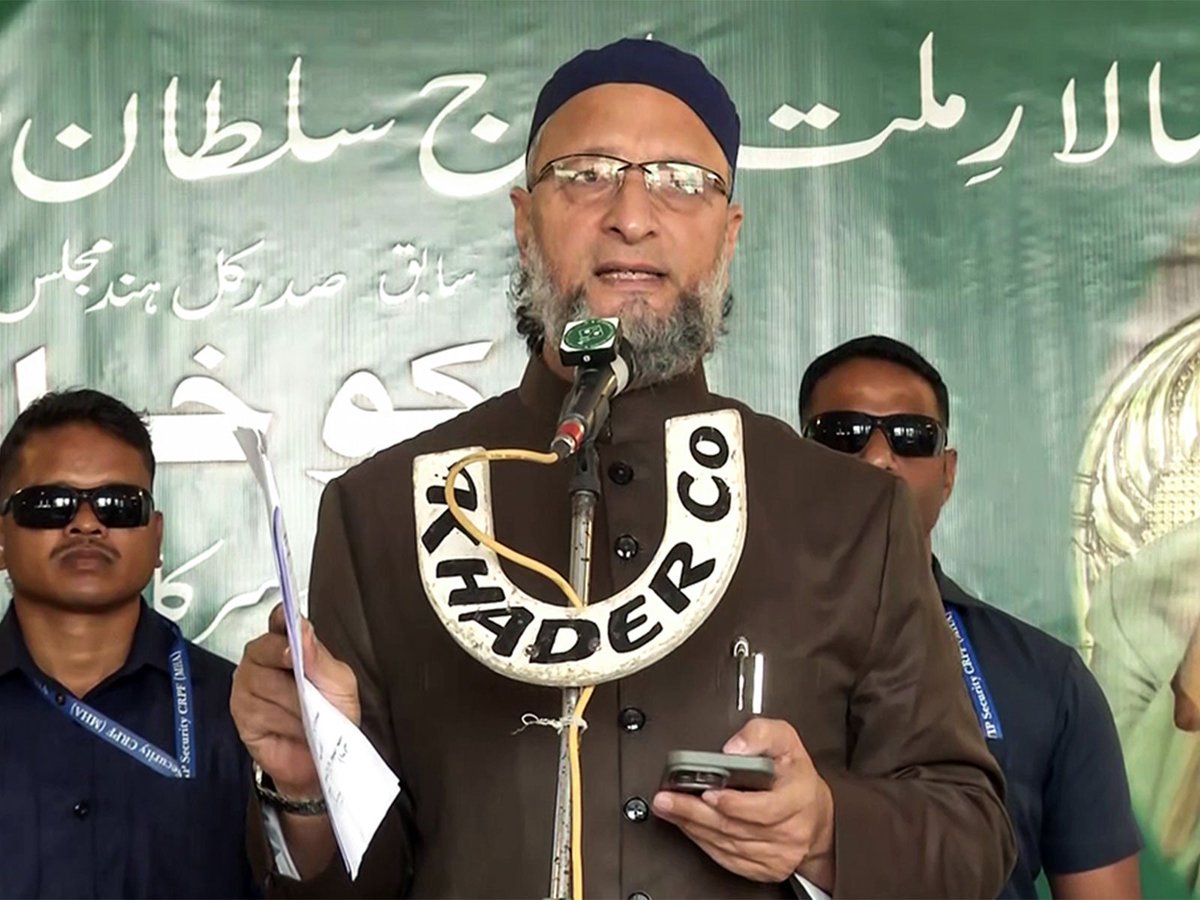 ani_digital's tweet image. Asaduddin Owaisi files complaint against Assam CM over alleged video depicting violence against Muslims, calls it "genocidal hate speech"

Read @ANI Story |
aninews.in/news/national/…

#AsaduddinOwaisi #HimantaBiswaSarma #Hatespeech