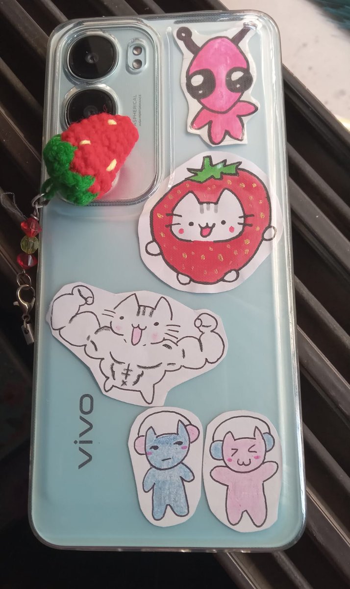 invigilator_09's tweet image. When you broke and can't afford or get cute stickers anywhere, you make it yourself from scratch..
(My drawing ass but it's better than using ai shit but ig I make cute strawberry kitty so I am happy)
#cutestickers #cat #phonecase