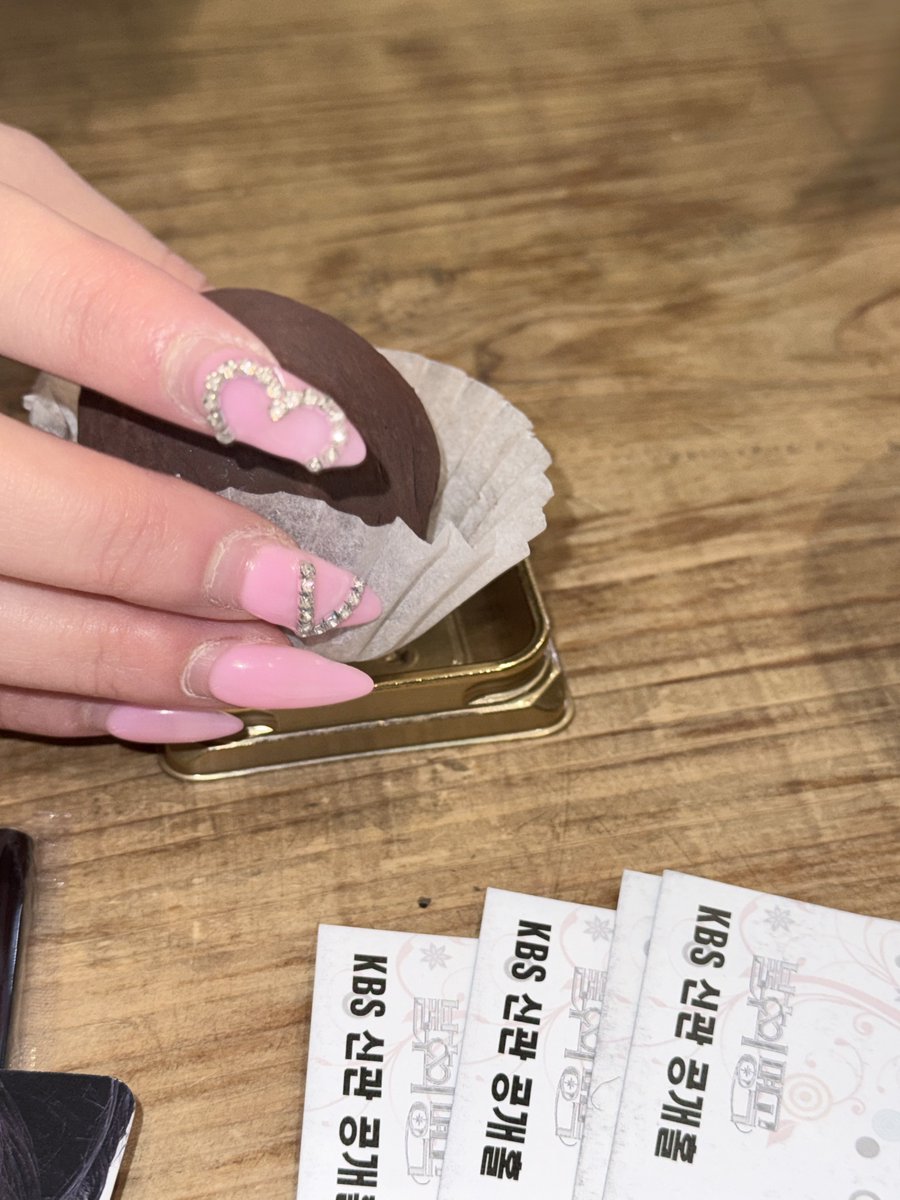 루네이트 오빠들이 두쫀쿠 줬어요 !!