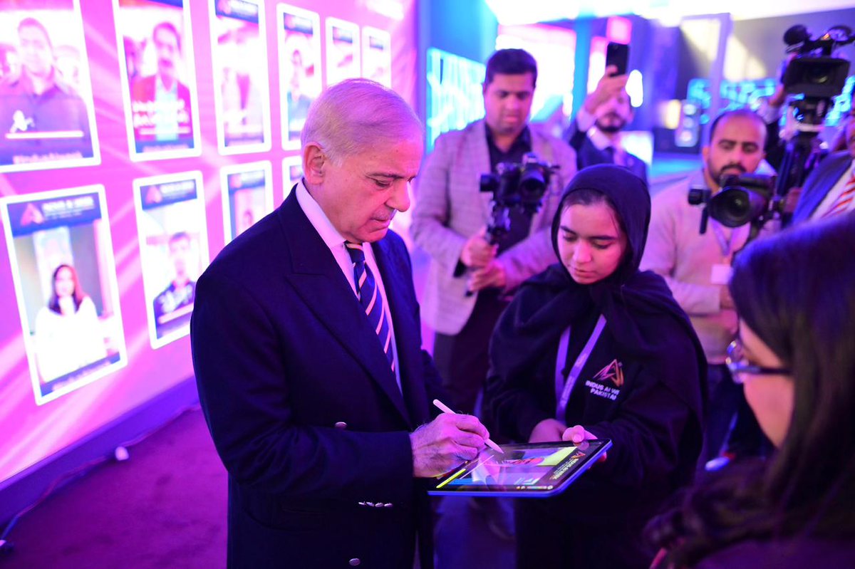 BSWarraich's tweet photo. Prime Minister Muhammad Shehbaz Sharif visits different kiosks at "AI Indus Week", an Initiative of Ministry of Information Technology. https://t.co/Sxbu8Au9Gm