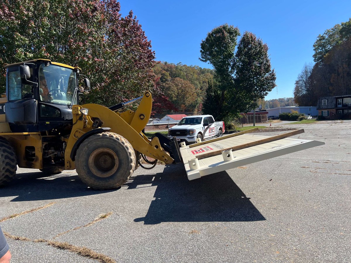 ESCTrenching's tweet photo. Trench boxes don’t just protect your crew—they keep your project efficient, prevent delays, and control costs. Get reliable support engineered for tough excavation work.

Contact us: info@esctrenchshoring.com 🌐 https://t.co/Aw2dvO4ElC

#MadeinUSA #TrenchBoxes #ExcavationSafety https://t.co/U7yFP1bjFf