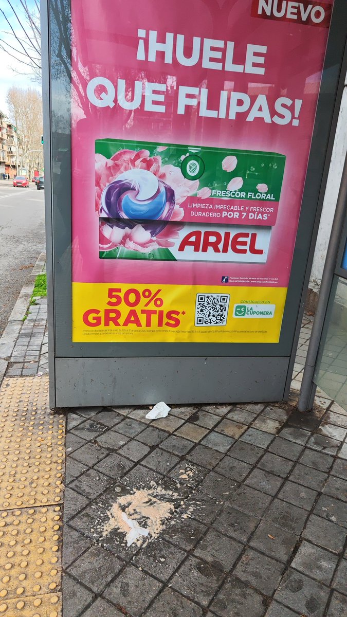 sntg70's tweet photo. @EMTincidencias en la parada 352 alguien ha vomitado. Hay algun servicio de limpieza? Saludos https://t.co/HWmHp6Nl6C