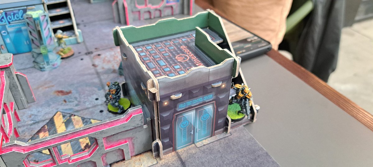 HCMCityInfinty's tweet photo. Our local store moved spots. During the construction they setup a table outside. We played in front of the shop. Def had a lot of curious people stip by to watch us play. It was fun plating outdoors. Bakunin vs Dashat. Bakunin wins on classified objectives. #infinitythegame https://t.co/sIIxL1JrdW