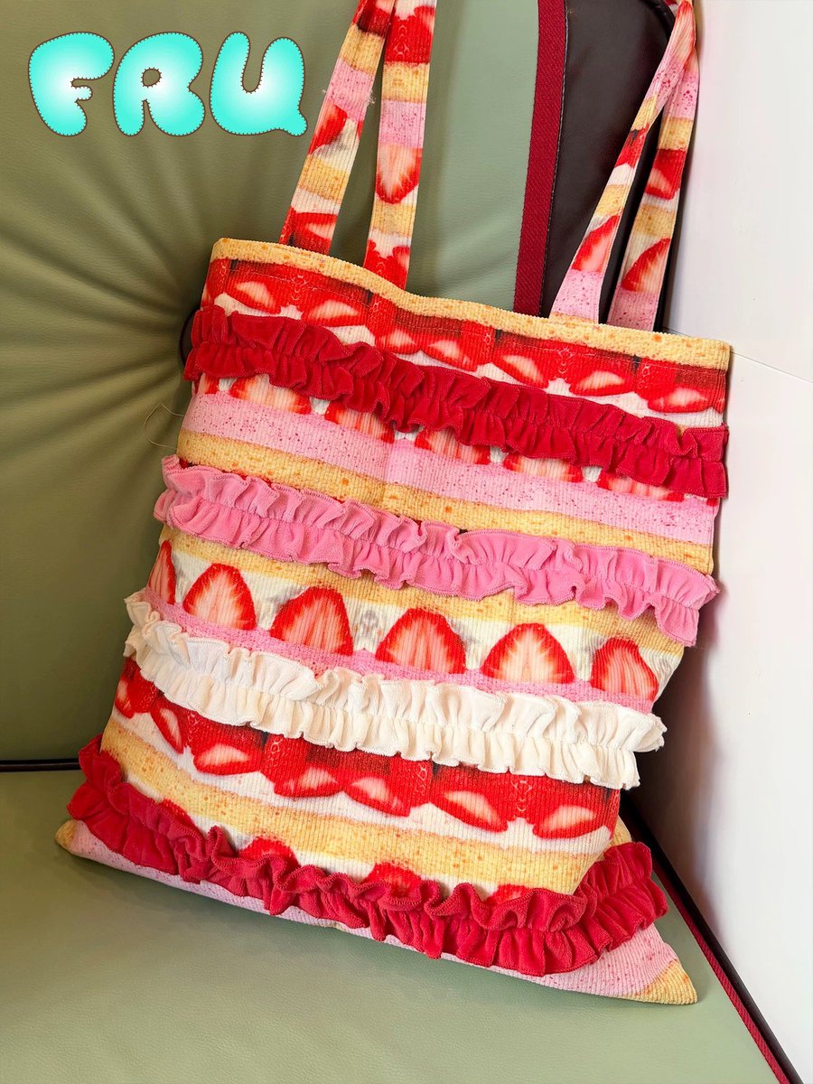 FRU 🍰🍓 strawberry shortcake tote bag !
👜 น่ารักมากๆๆๆๆ ดีเทลเริ่ด 690฿ มัดจำ 300฿