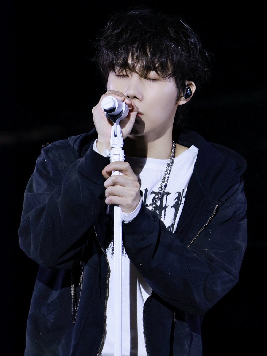 260201 FIRST MUSIC STATION 

속눈썹 너무 이뻐서 사진 고르다보니 눈 감은 사진만 오억장ㅋㅋㅋ

#인피니트 #INFINITE #성규 #김성규 #SUNGKYU #KIMSUNGKYU #퍼스트뮤직스테이션 #퍼뮤스