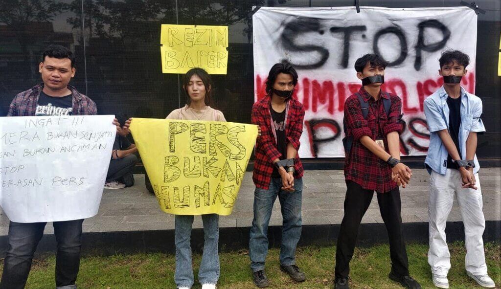 #demojurnalis #jurnalisbanten #jurnalisbantentolakpembungkamanpersNew Post: Jurnalis Banten Demo Tolak Pembungkaman Pers #banten #serang #tangerang #cilegon #pandeglang #lebak #tangsel 
 banteninside.co.id/banten/jurnali… #demojurnalis #jurnalisbanten #jurnalisbantentolakpembungkamanpers
