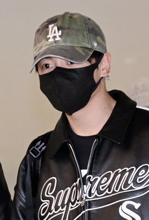 whatever_jikook's tweet image. K-media on Jimin: "A beautiful man"
K-media on Jungkook: "Jungkook's million-dollar eyes