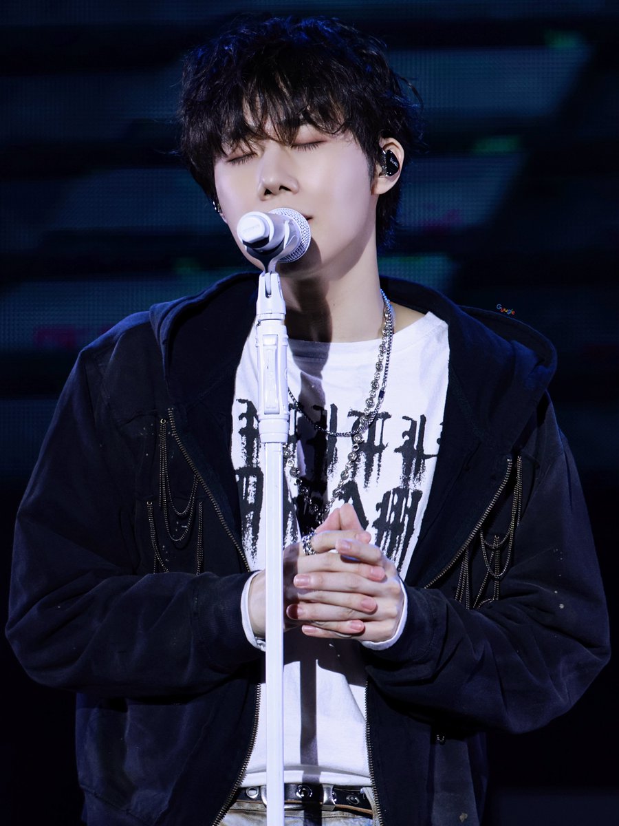gyugle_co_kr's tweet photo. 260201 FIRST MUSIC STATION 

😌😌

#인피니트 #INFINITE #성규 #김성규 #SUNGKYU #KIMSUNGKYU #퍼스트뮤직스테이션 #퍼뮤스 https://t.co/hIsG7q9nBN