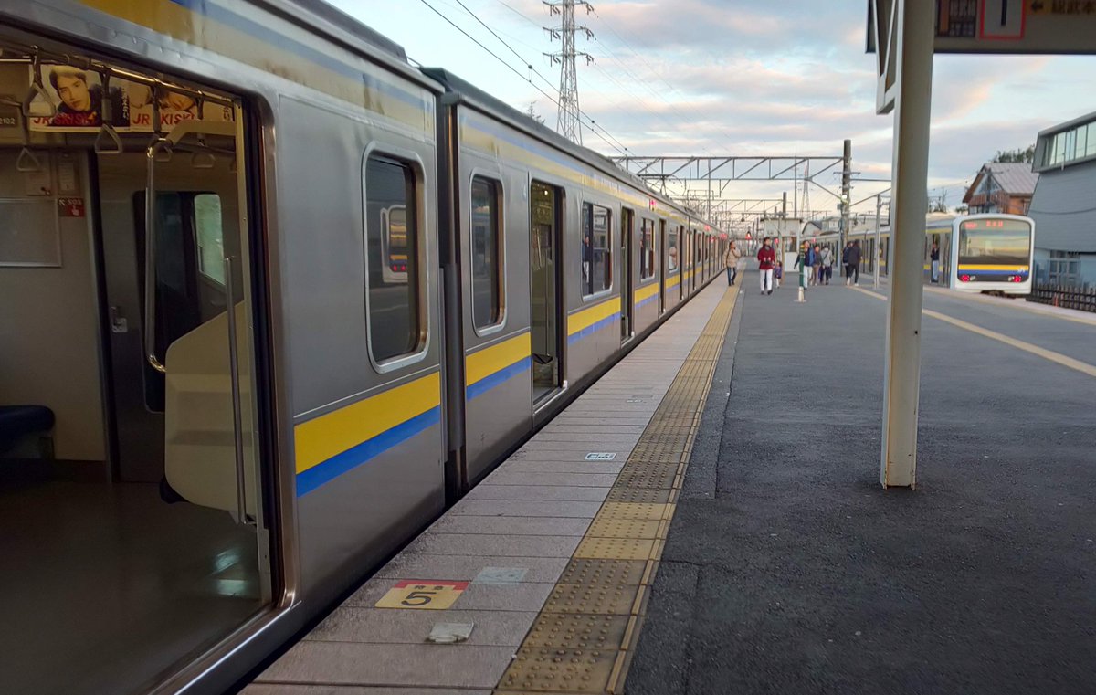 209_E217's tweet photo. 今年で登場から33年、0番台の機器更新が始まってからも17年が経過
車両の劣化が目立つようになった2000番台と2100番台はE131系の導入やE233系の転入により置き換えが決まっており、今後の動向が注目される
#209系の日 https://t.co/UNTmoEbkHl