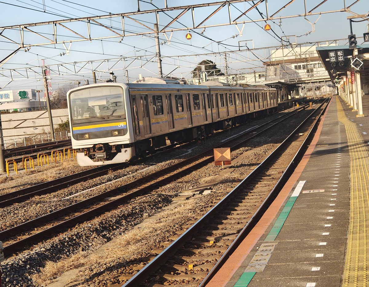209_E217's tweet photo. 今年で登場から33年、0番台の機器更新が始まってからも17年が経過
車両の劣化が目立つようになった2000番台と2100番台はE131系の導入やE233系の転入により置き換えが決まっており、今後の動向が注目される
#209系の日 https://t.co/UNTmoEbkHl