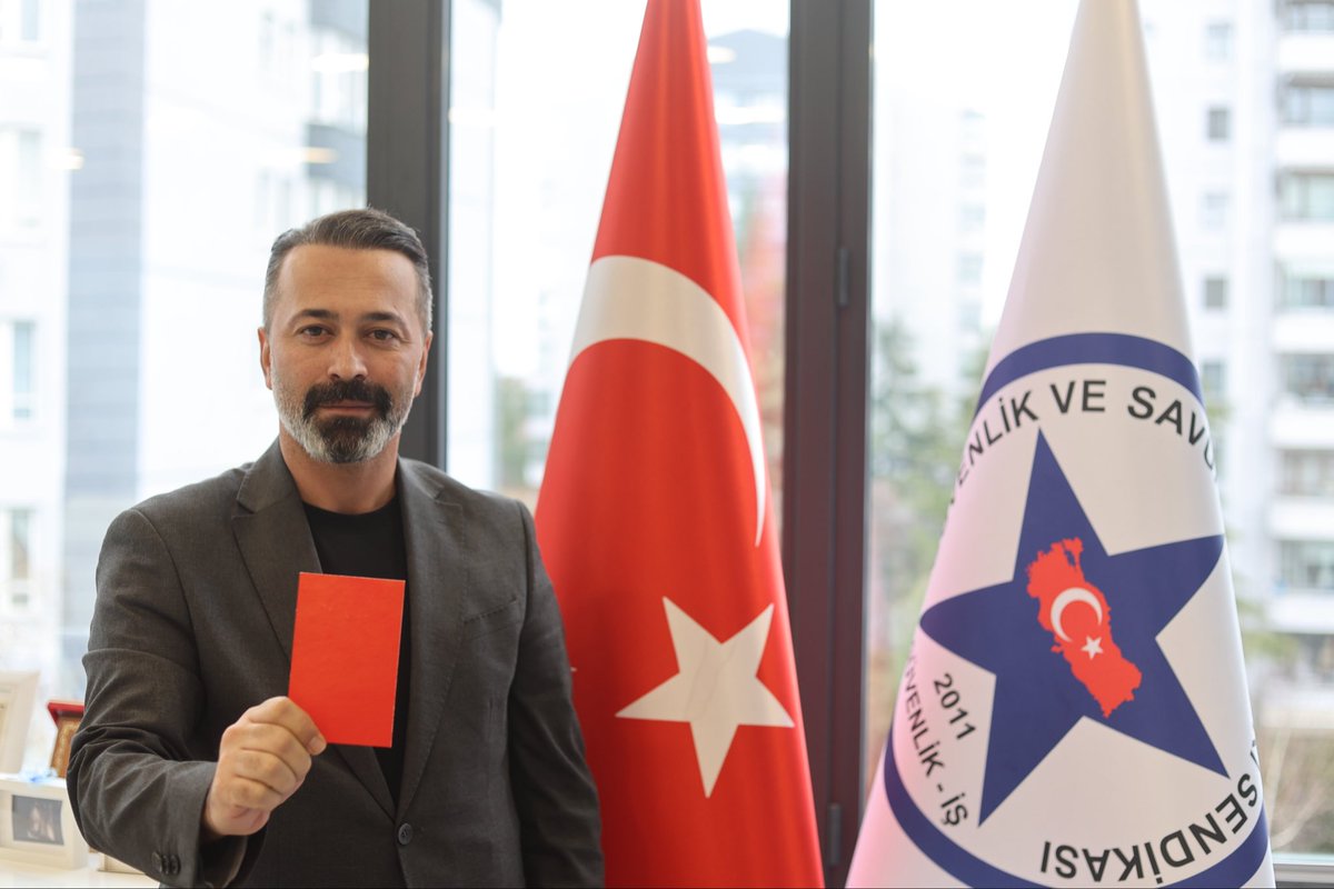 Bir çocuğun yeri iş başı değil, okul sırası.
Geleceği korumak görevimiz.
Çocuk işçiliğine hayır!

<a href="/omercagirici/">Ömer Çağırıcı</a> 
<a href="/FevziKARATAS/">Fevzi KARATAŞ</a> 
<a href="/uniglobalunion/">UNI Global Union</a> 
Sende çocuk işçiliğine hayır demek için kırmızı kart göster.

——

A child’s place is not at work, but in school.
Protecting the future