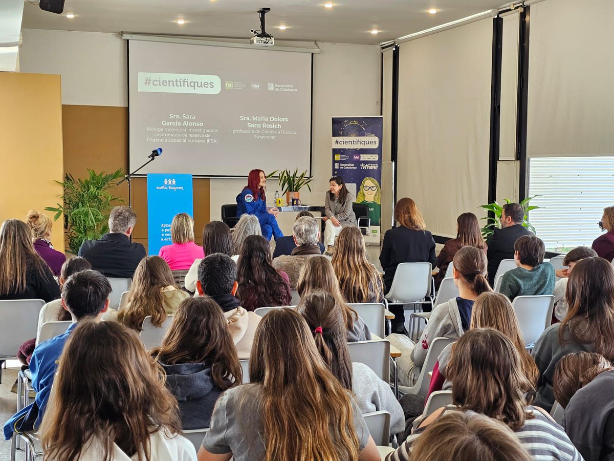 Dipta_cat's tweet photo. 👉 La presidenta de la @Dipta_cat, @nllaurado, participa a l’acte #Científiques 2026 que organitza la @fcri_cat a l’Escola Puigcerver de Reus.

👩‍🚀 El programa promou rols femenins en ciència i enginyeria per potenciar les carreres científiques entre infants i joves. https://t.co/5mDvS3PboA