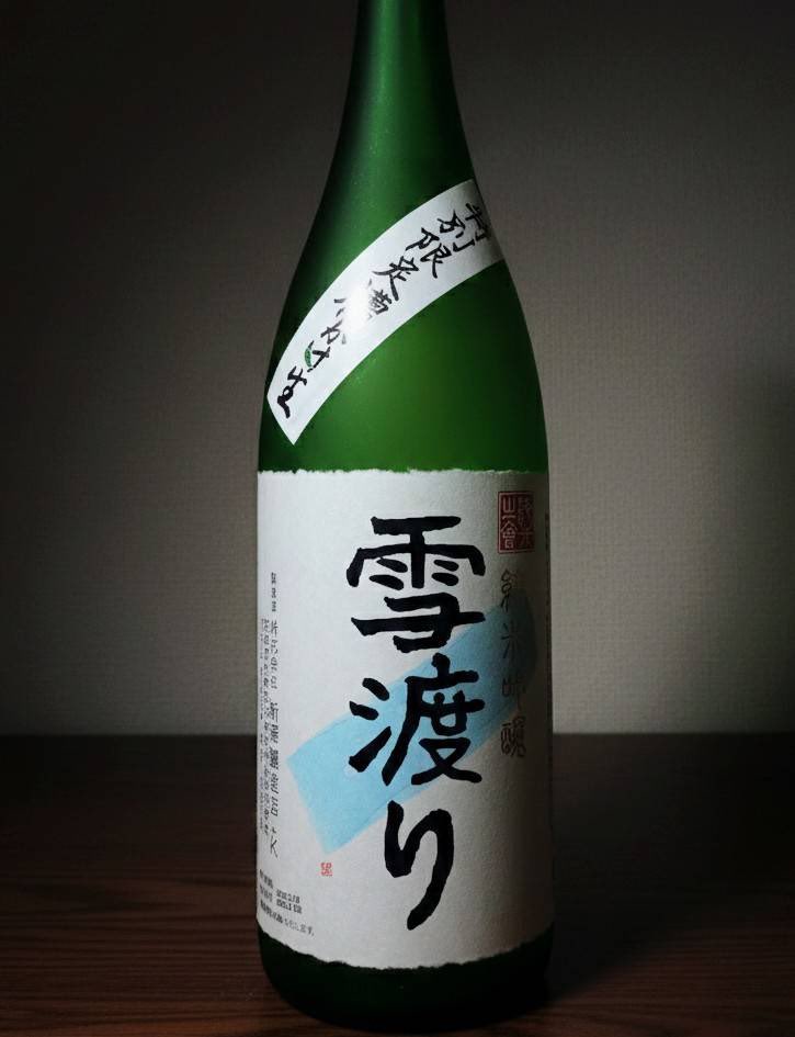明日から販売予定の日本酒を紹介します✨

『雪渡り 特別限定槽かけ生 純米吟醸』

『雪渡り』は宮城県の特定の地域のみで販売しています。
この日本酒は予約のみで通常ルートでは出回りません。
若干の辛口で清らかな味わいが特徴です。
日本酒が好きな方なら必見のお酒だと思います！