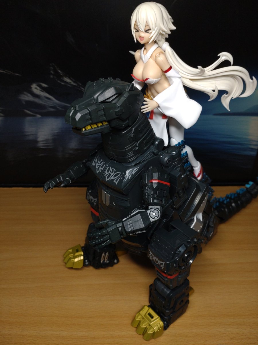 code_kaguya's tweet image. スサノヲちゃんとゴジラ