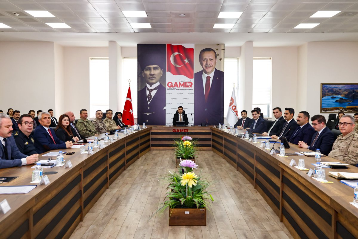TunceliValiligi's tweet photo. 📍 GAMER Toplantı Salonu

📌 Valimiz Sayın Şefik Aygöl’ün başkanlığında; kaymakamlarımız ve ilgili kurum temsilcilerinin katılımıyla Genişletilmiş Asayiş Toplantısı gerçekleştirildi.

🚩 Toplantıda, il genelinde huzur ve güven ortamının korunmasına yönelik yürütülen çalışmalar ele alındı.

@sefikaygol
@TC_icisleri