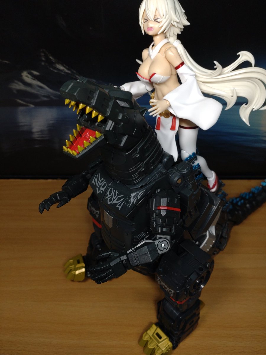 code_kaguya's tweet image. スサノヲちゃんとゴジラ