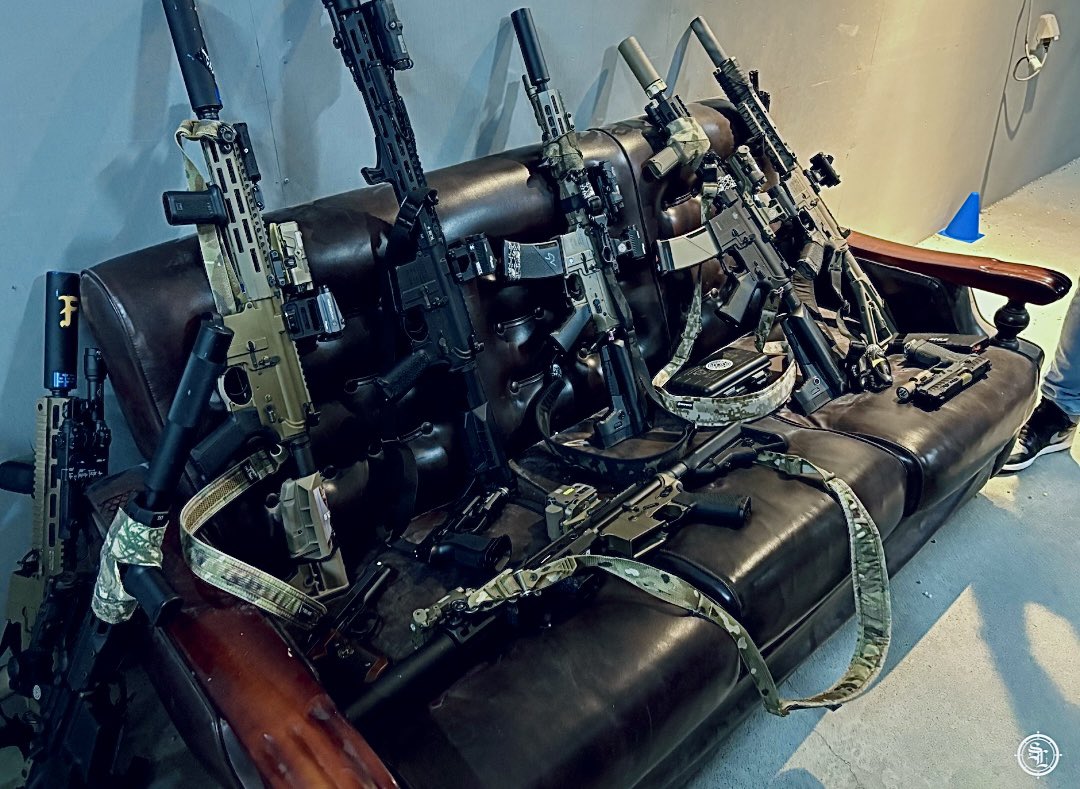 なかなか完成しないロング動画😭😭😭
(なかなかボスからOKもらえないだけ笑)

こんな感じに並んでるとカッコいい😎

#sabalab
#サバラボ
#サバゲー