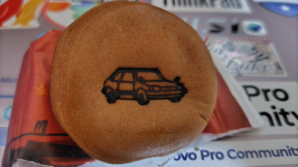 イベントで頂いた思想が強そうなもみじ饅頭を開けたら、もみじ型ですら