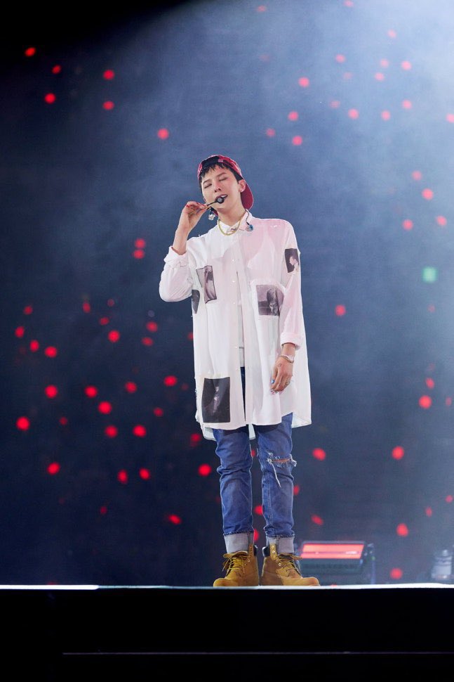 지드래곤으로 보는 안정형 최애 만나야 하는 이유— 데뷔 20년 차에 낯간지러울 법한 수많은 챌린지도 130922 리마인드 무대도 스탭들이 제안했을 땐 움직이지 않았던 오빠가 “팬들이 이런 거 좋아해요” 이 한마디에 움직였단다

........이거 보면서 울고 있을 팸이면 개추