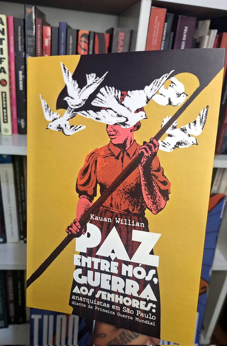 Contra a Primeira Guerra Mundial, a classe trabalhadora no Brasil, influenciada em parte pelo anarquismo e pelo sindicalismo revolucionário, respondeu com greve, mobilização e a conquista dos primeiros direitos trabalhistas - Greve de 1917.