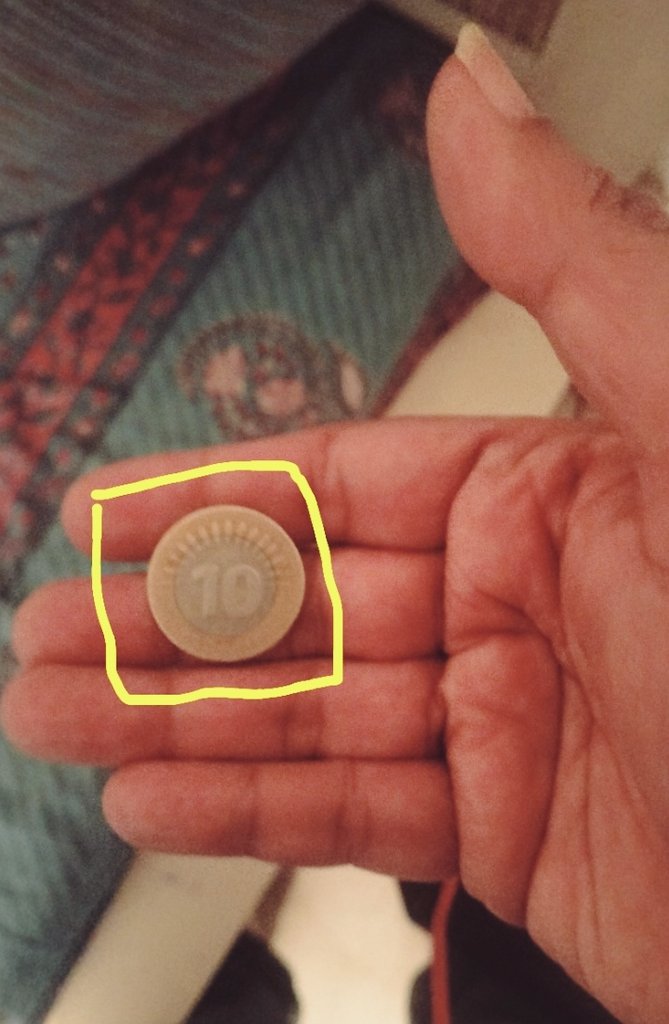 yeh bhi ek sahi subtle scam lagta hain
above the 10 we don't have the rupee symbol
i am poorer by ₹10 today

#dilli