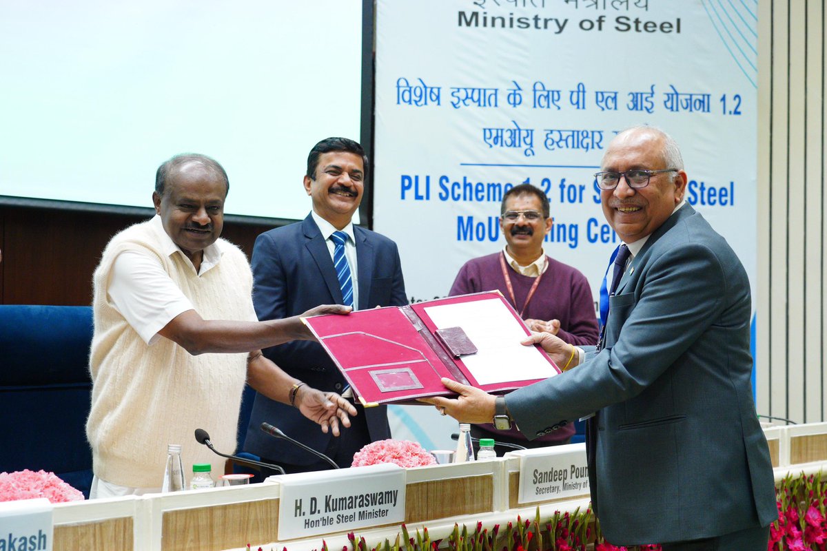 hd_kumaraswamy's tweet photo. Today marks the launch of PLI Scheme 1.2 for Specialty Steel and the signing of MoUs with industry partners, an important milestone in strengthening India’s high-value steel manufacturing ecosystem, in line with the vision of Hon’ble Prime Minister Shri @narendramodi avaru.

Under PLI 1.2, 55 companies have submitted 85 applications, committing investments of ₹11,887 crore and creating 8.7 million tonnes of new specialty steel capacity by FY’31.

These investments will reduce import dependence, enhance global competitiveness, and advance India’s journey towards Aatmanirbhar Bharat and Make in India.

@SteelMinIndia 

#SpecialtySteel #MakeInIndia #AatmanirbharBharat