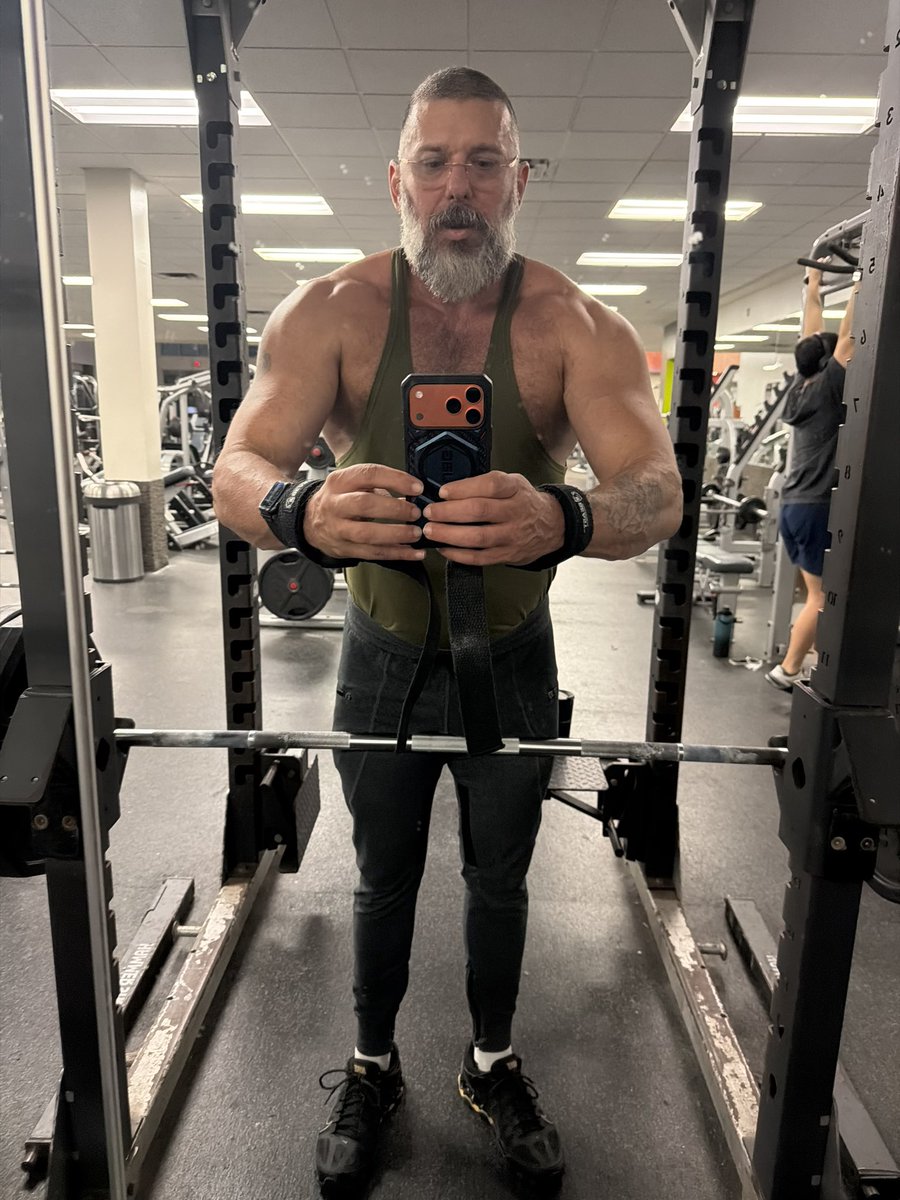 Gym time.  Working my ass and legs.