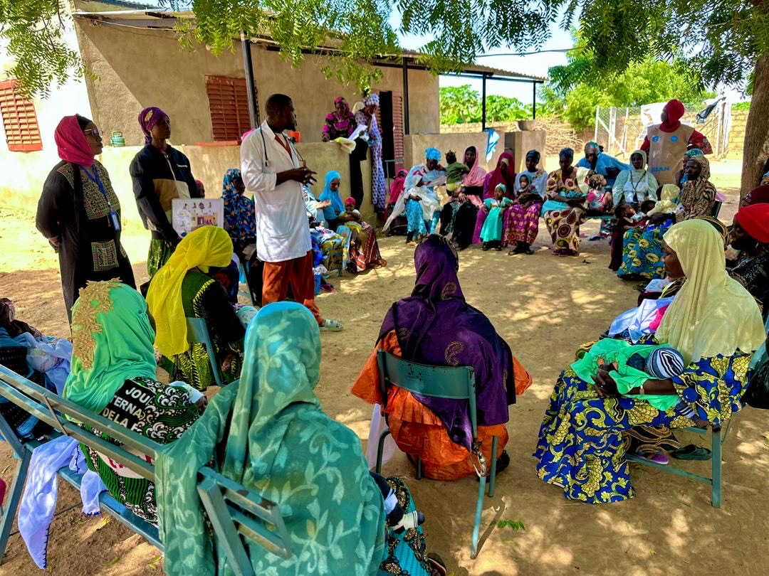 WFP_Mali's tweet photo. Preventing malnutrition plants the seed for a healthy generation

In #Segou, @WFP organises awareness-raising sessions:🍲Cooking demo,🤱Child &amp; pregnant/breastfeeding women screenings + nutrition talks

With support from 🇺🇸🇸🇪🇸🇮🇨🇦🇫🇷, we stop malnutrition before it becomes critical https://t.co/60oLyyYqYu