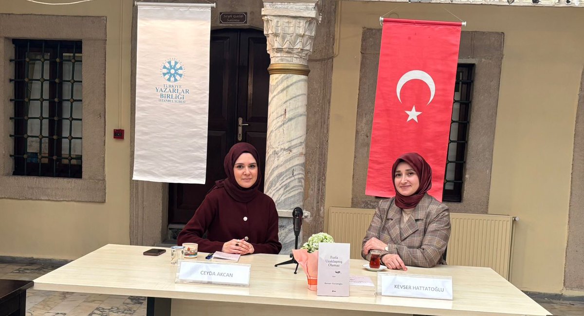 tybistanbul's tweet photo. İlk Kitaplar İlk Heyecanlar programımızda yazar Kevser Hattatoğlu’nu ağırladık.
Ceyda Akcan’ın yönettiği programda, Hattatoğlu’nun Fazla Uzaklaşmış Olamaz adlı öykü kitabı konuşuldu.

İlk kitapların heyecanıyla  edebiyatın yeni seslerini birlikte keşfetmeye devam ediyoruz. https://t.co/Y8MZ4lMxoe