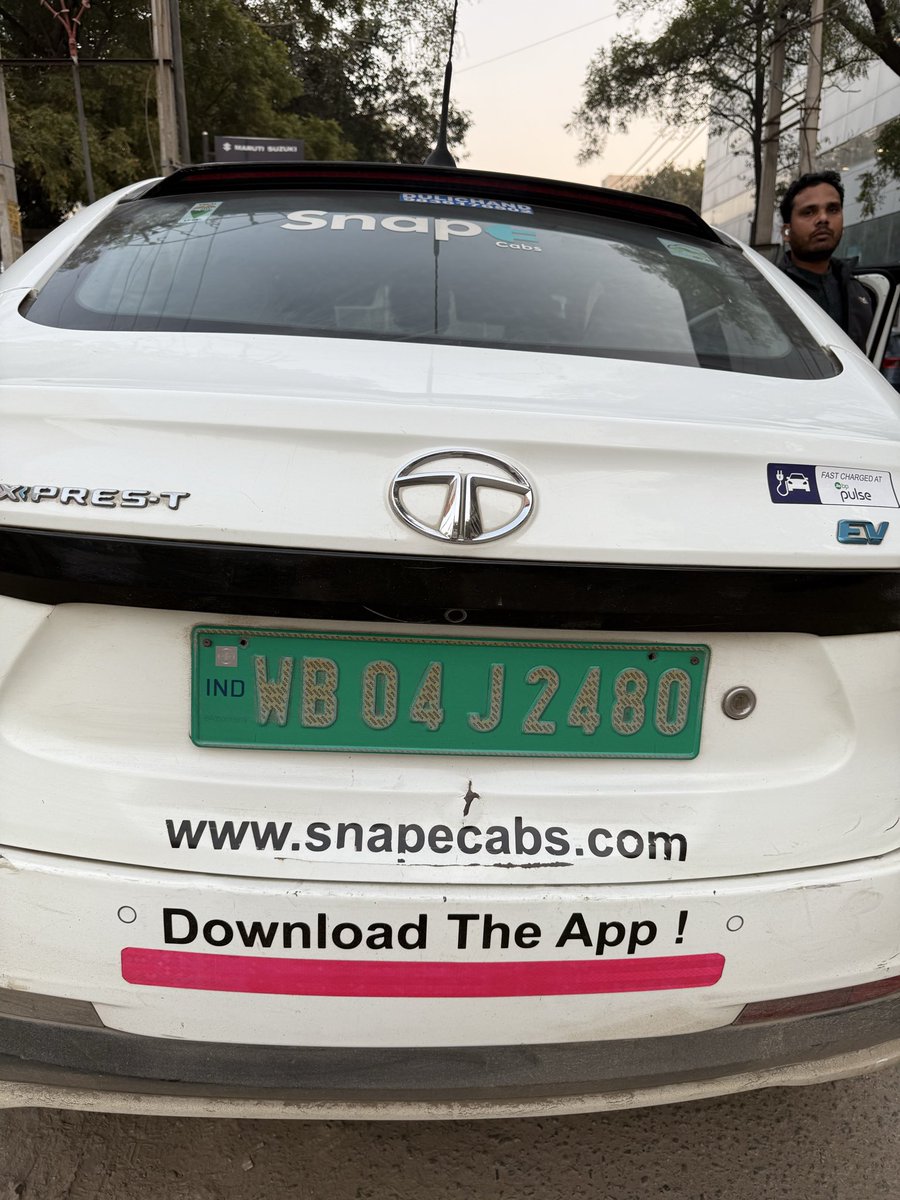ThePriR's tweet photo. @rapidobikeapp Worst experience today! Driver took me back to pickup (forgot item) but refused to continue to destination despite requests. Struggled with 2 kids, dog &amp; bags alone after just 0.9km. Demanded full fare anyway-super rude! Ride ID #RD17 7063 7277 5986 327
#RapidoFail https://t.co/YuSkQz6bX3