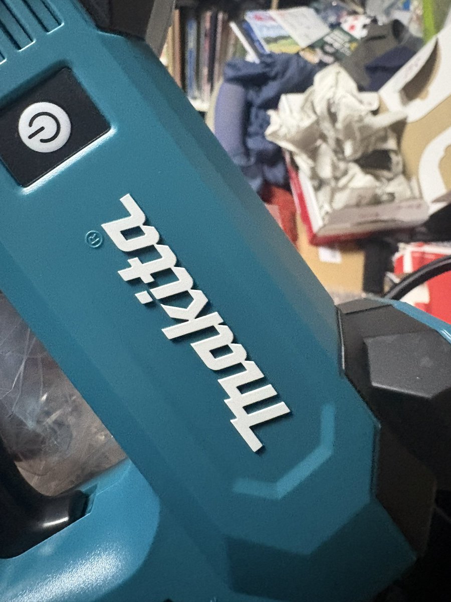 マキタ来たけどバッテリー別売りなのねん…