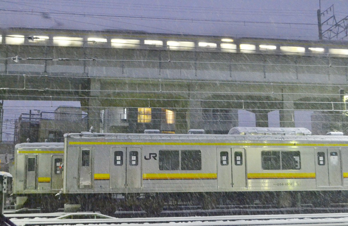 233_8001's tweet photo. 東京首都圏に雪と言えば2014年の大雪は忘れもしません…
1度では足らずおかわりもあって大変でしたね(趣味的には楽しかったですが) https://t.co/J8uXfpEGci