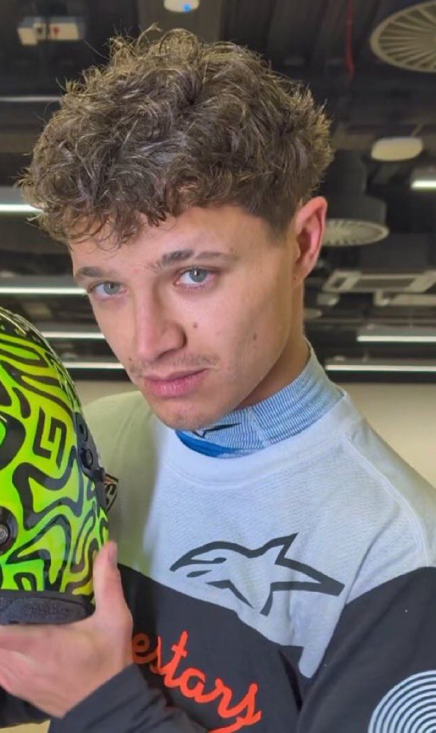 pool5ide's tweet image. 이 헬멧 안에                            이 얼굴이 있다는거잖아