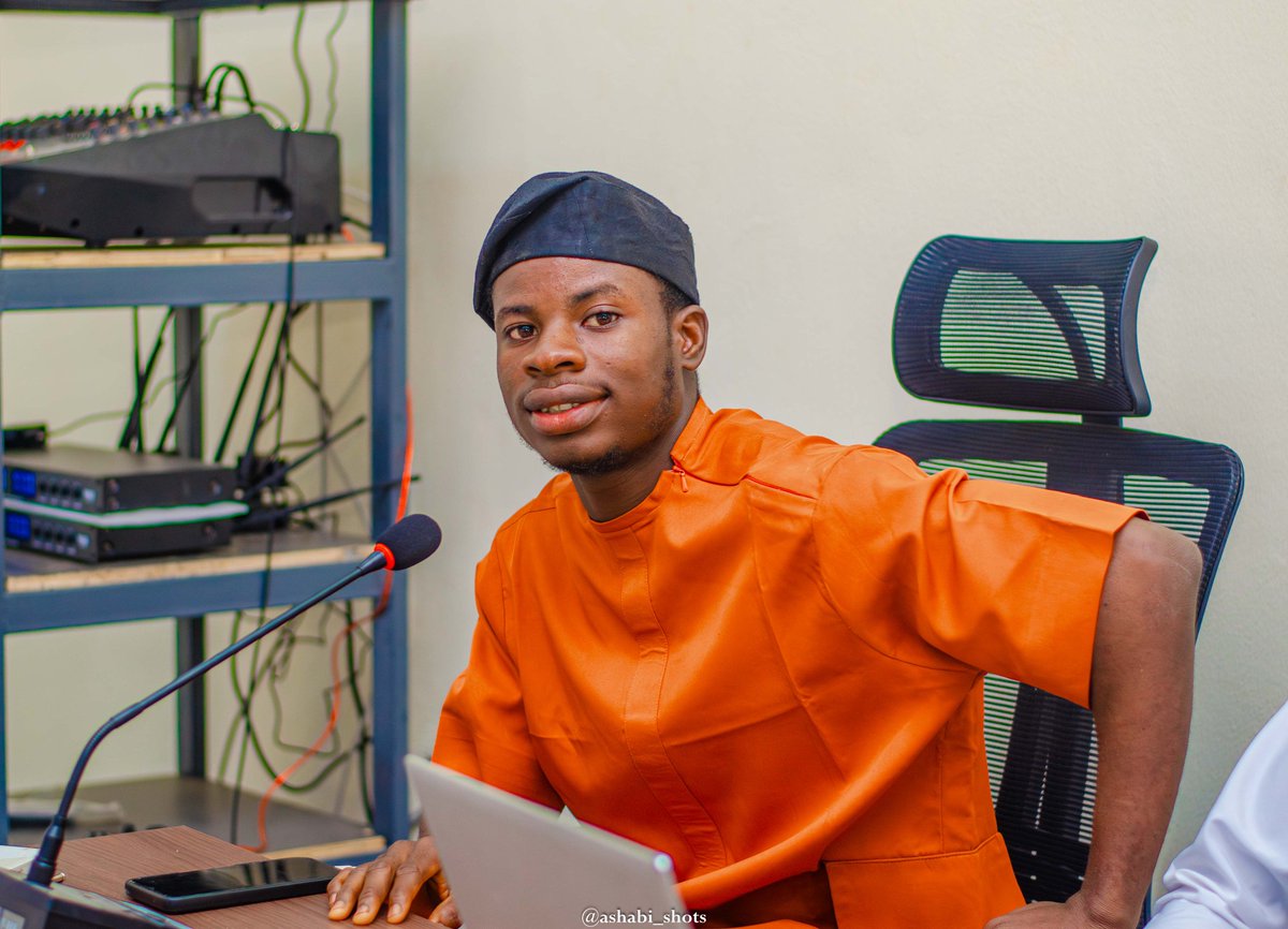 CORNERSTONE_5's tweet image. The guy you admire versus how he communes with his maker.
#Ipray 

Requote with your version!