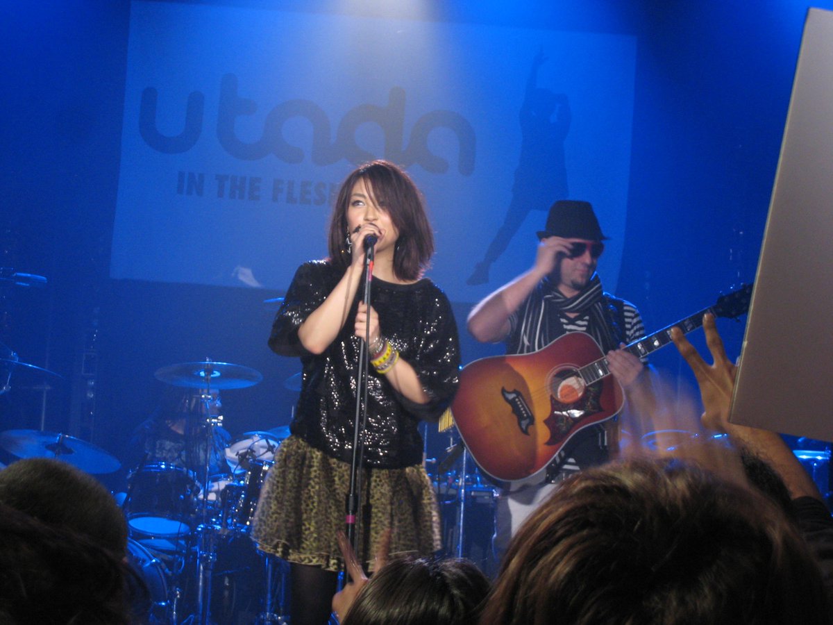 UtadaBr's tweet image. Há 16 anos, Hikki fazia o show em Nova York da tour In The Flesh 2010, que entrou no DVD junto com os shows de Londres. #HikaruUtada #Utada #InTheFlesh