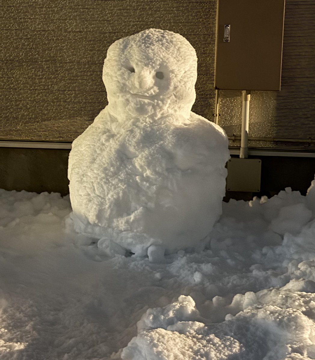 そういや家の前に割とキモい雪だるま作られてた